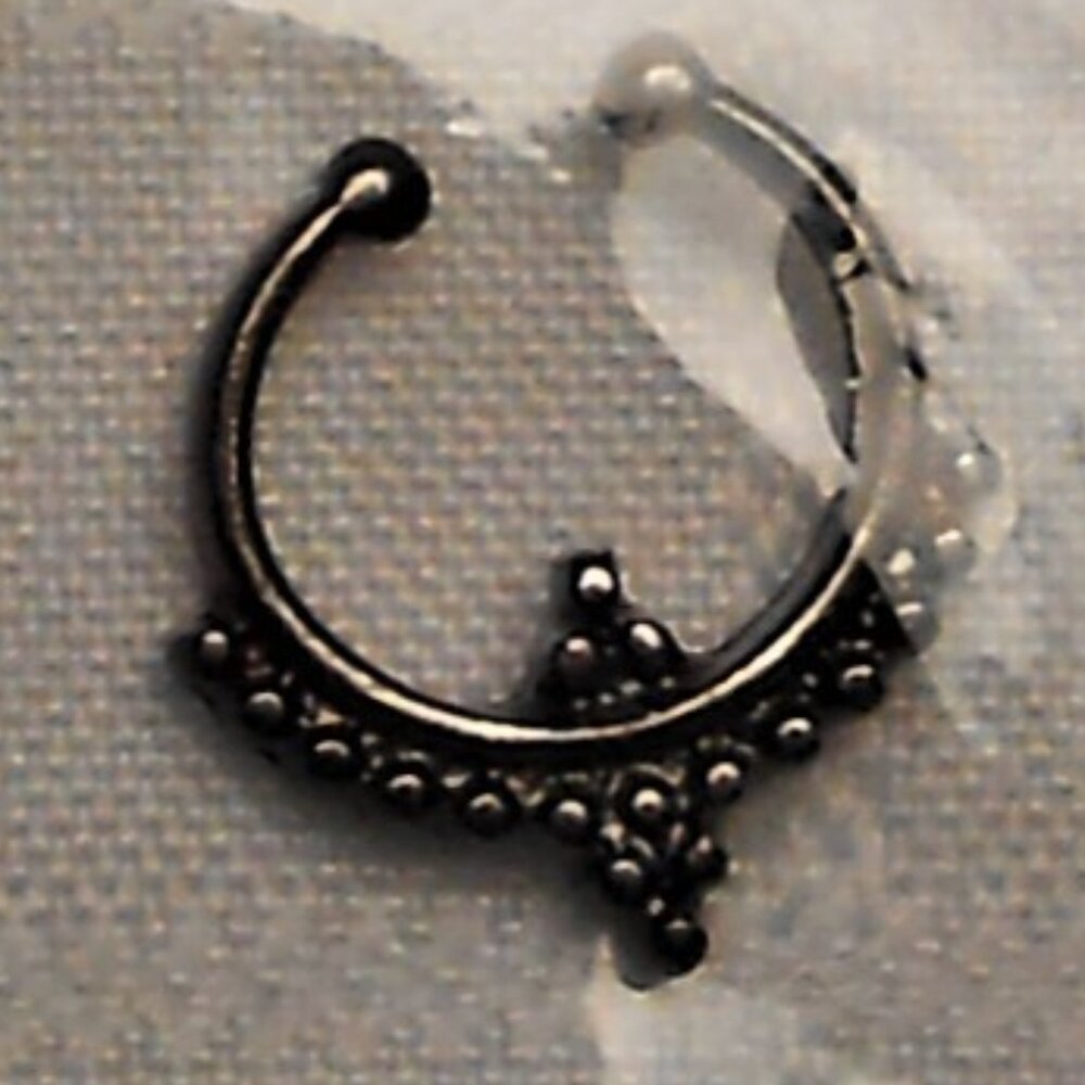 No19- Fake 10mm Septum Ring - new, repackaged, gunmetal color